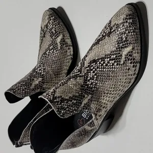 COPY - BLONDO SZ 7.5M WESTERN SNAKESKIN ANKLE BOOTS WATERPROOF COWBOY POINTY TO…