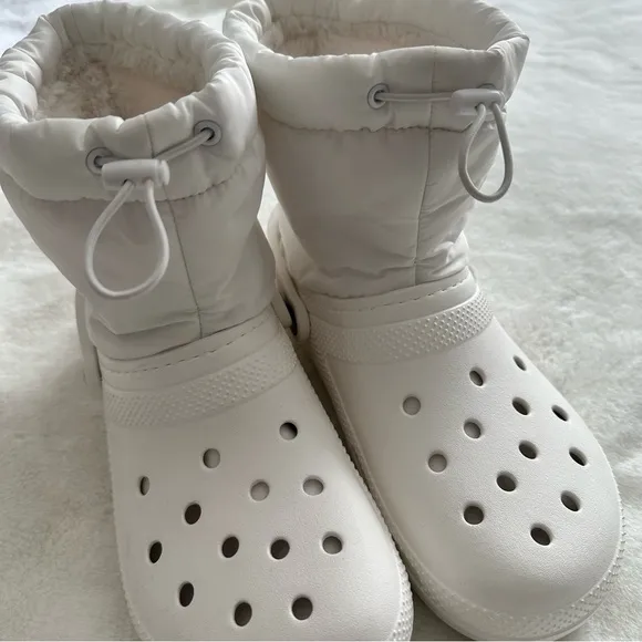 CROCS Classic Lined Neo Puff Boots White Women’s Size 10