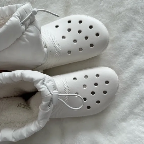 CROCS Classic Lined Neo Puff Boots White Women’s Size 10