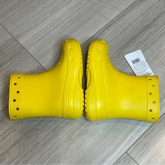 Crocs Classic Rain Boot Showers Spring Sunflower Yellow Kids Unisex Boys 1 NWT