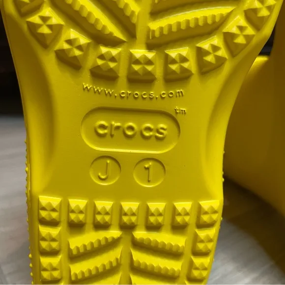 Crocs Classic Rain Boot Showers Spring Sunflower Yellow Kids Unisex Boys 1 NWT