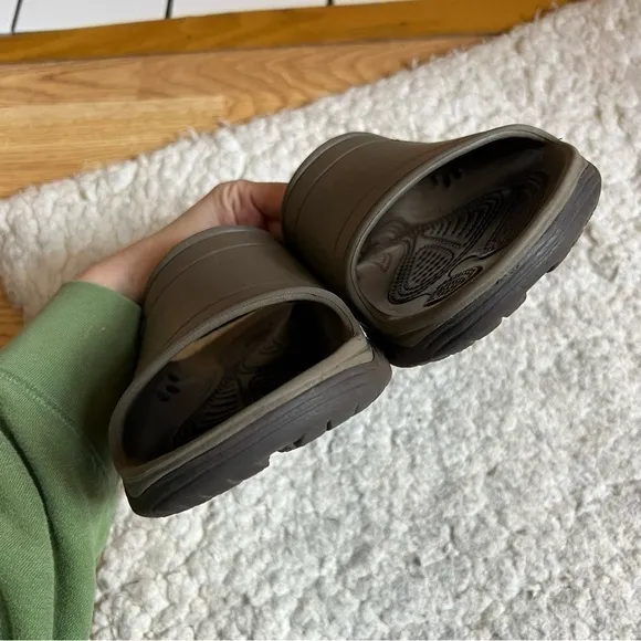 Crocs Unisex Brown Slip On Modi 2.0 Fisherman Sandals Style 15605