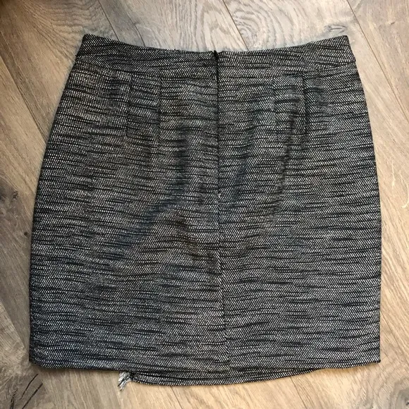 Cute LOFT Mini Skirt Size 4
