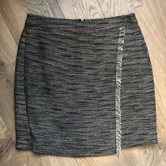 Cute LOFT Mini Skirt Size 4