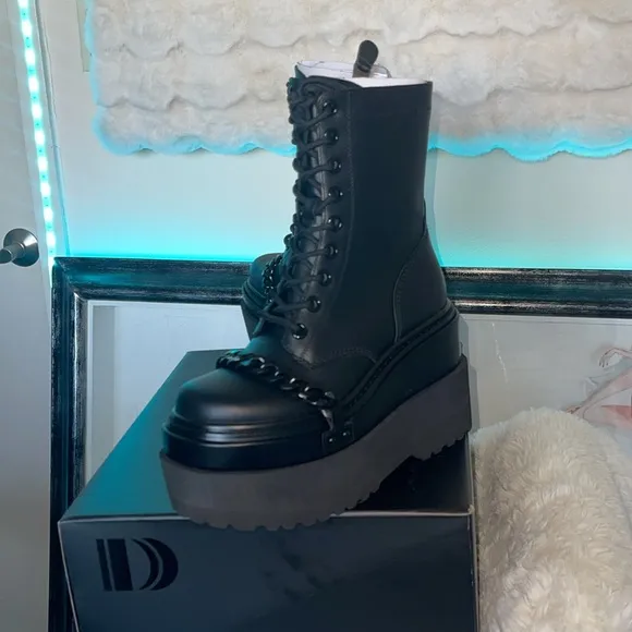 D’amelio chunky  3 1/2 ankle boots genuine leather with chain NWT