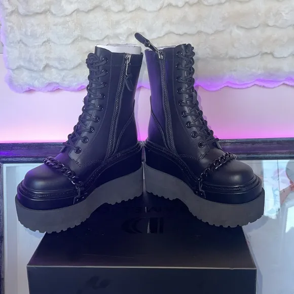 D’amelio chunky  3 1/2 ankle boots genuine leather with chain NWT