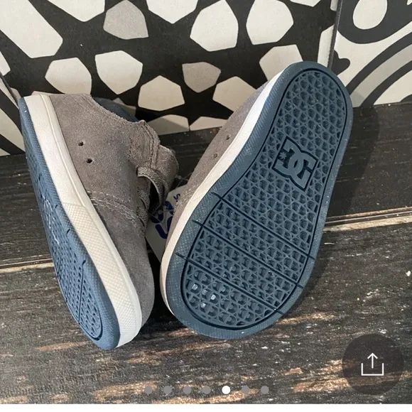 DC SKATER sneakers for your little😎 cross posted! Grey&amp; navy- unisex