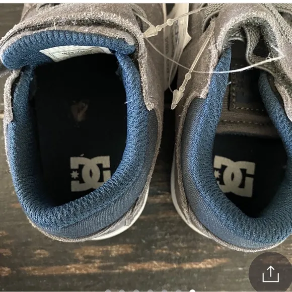 DC SKATER sneakers for your little😎 cross posted! Grey&amp; navy- unisex