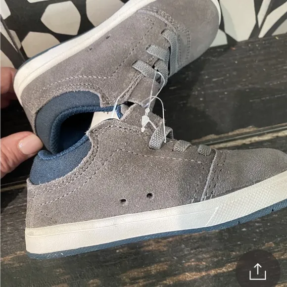 DC SKATER sneakers for your little😎 cross posted! Grey&amp; navy- unisex
