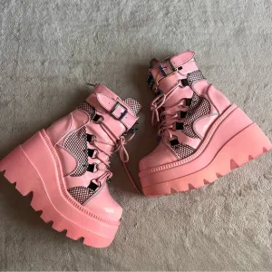Demonia Shaker-60 Vegan Patent Leather Platform Studded Spike Baby Pink Hologram