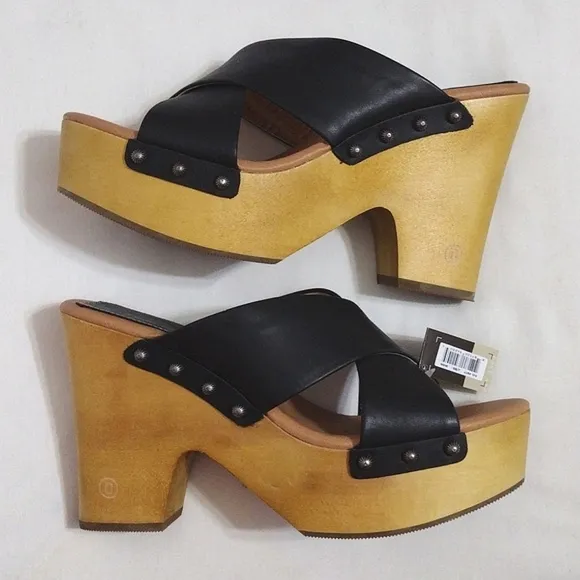 DINGO NWT Womens Driftwood Studded Black Leather Strap Platform Clog Sandals 10M