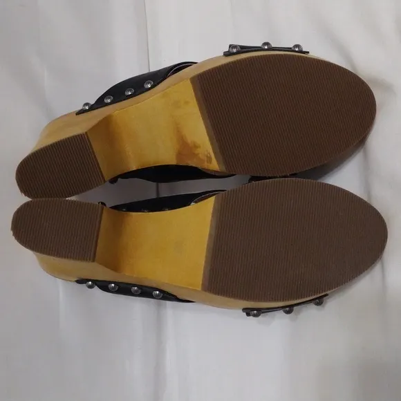 DINGO NWT Womens Driftwood Studded Black Leather Strap Platform Clog Sandals 10M