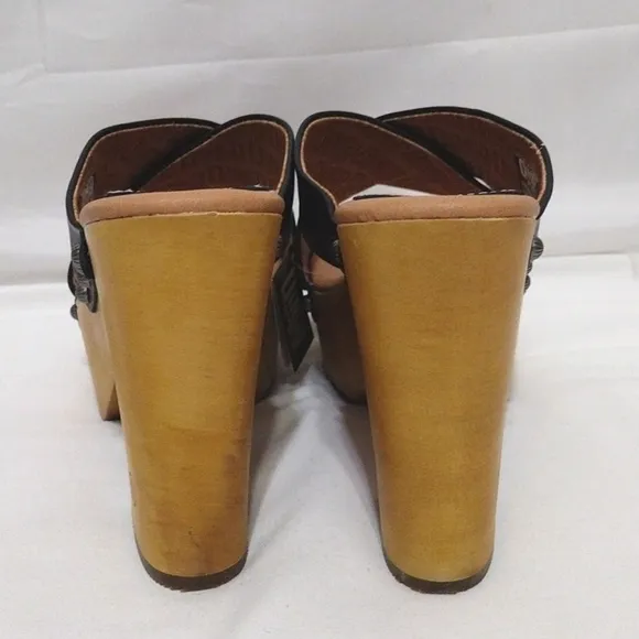 DINGO NWT Womens Driftwood Studded Black Leather Strap Platform Clog Sandals 10M