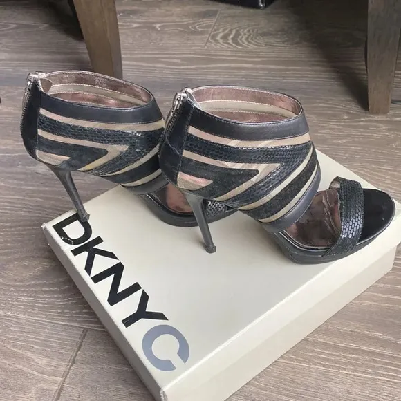 DKNYC SASHA leather sandals with mesh details