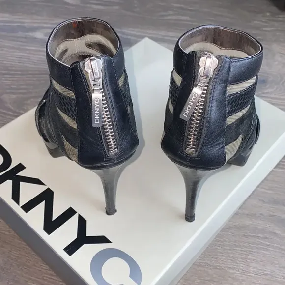 DKNYC SASHA leather sandals with mesh details