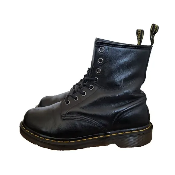 Doc Dr. Martens AirWair 11821 Combat Boots Black Leather Women's Size 7