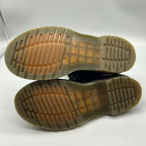 Doc martens 11821 combat boots sz 6