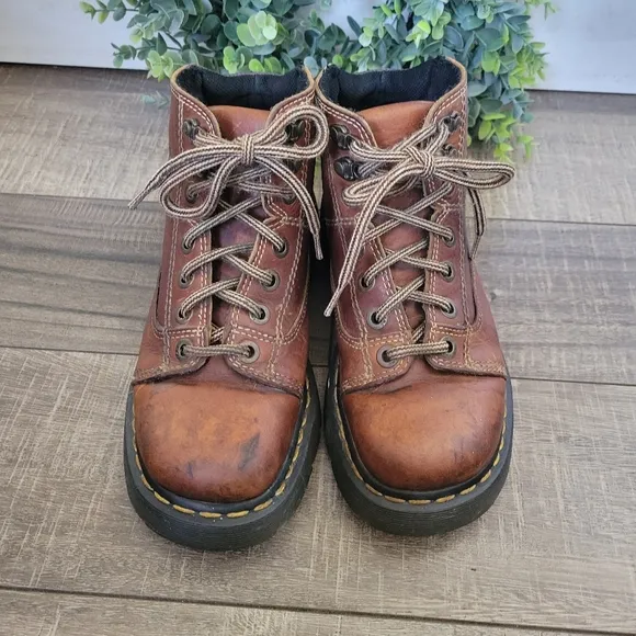 DOC MARTENS 8A07 Vintage 90s Y2K Chunky Platform Brown Leather Lace-Up Boots 7