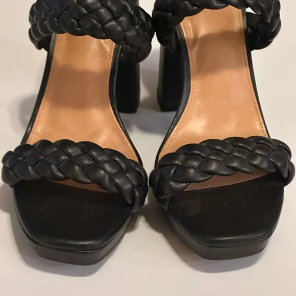 Dolce Vita Ashby Heels in Black