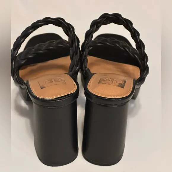 Dolce Vita Ashby Heels in Black