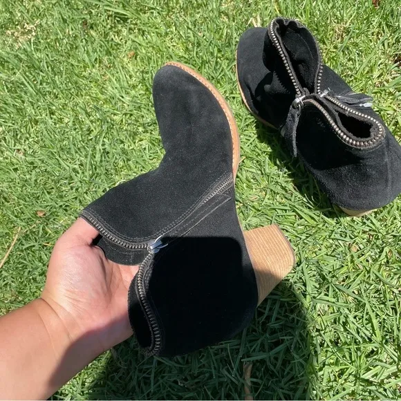 Dolce Vita Jana Black Suede Semi-Pointed Toe Zipper Ankle Boots Booties Size 12