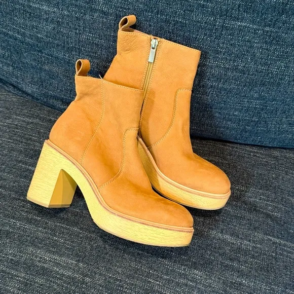 DOLCE VITA women’s Cecile suede Tan Heeled Boots with wooden Chunky Platform 7.5