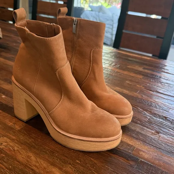 DOLCE VITA women’s Cecile suede Tan Heeled Boots with wooden Chunky Platform 7.5