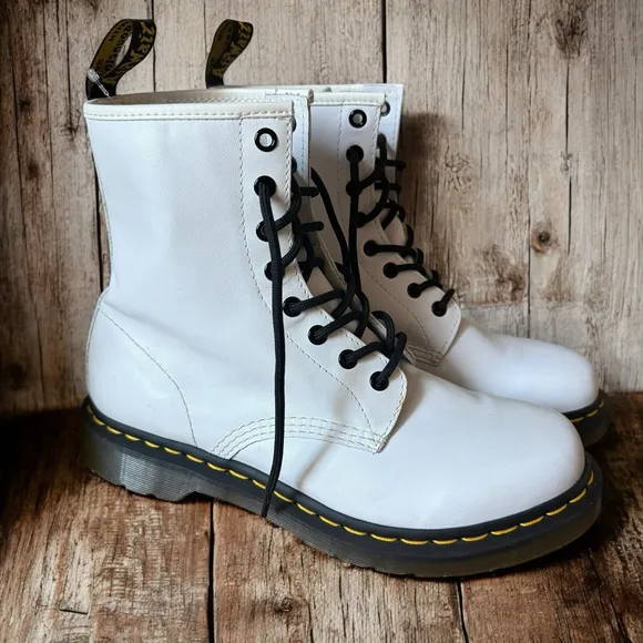Dr Doc Martens Boots Pascal 1460 White Leather Classic Punk Moto Women’s Size 10