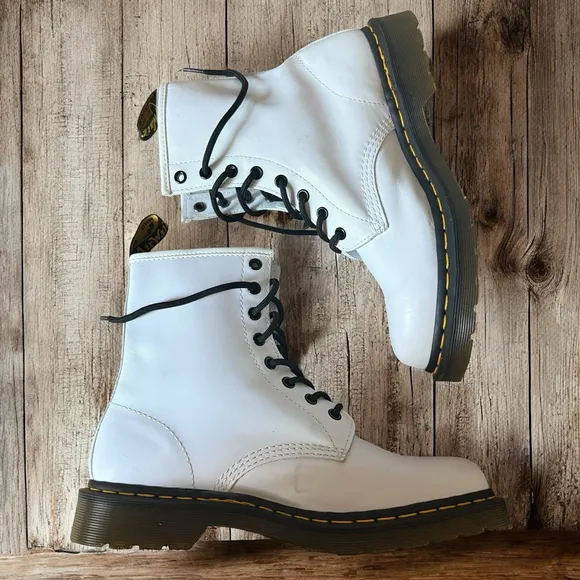 Dr Doc Martens Boots Pascal 1460 White Leather Classic Punk Moto Women’s Size 10