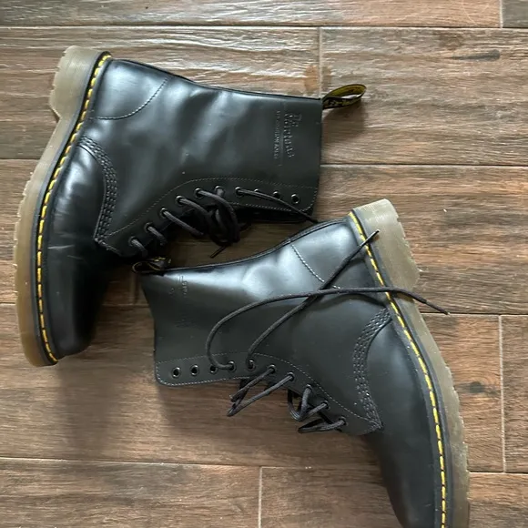 Dr. Martens Black Lace-Up Boots 1460 Classic 8-Eye Combat Boots