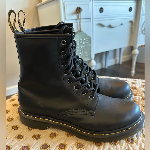 Dr. Martens Black Smooth Leather 1460 Lace Up Boots Women’s 10 New Without Box