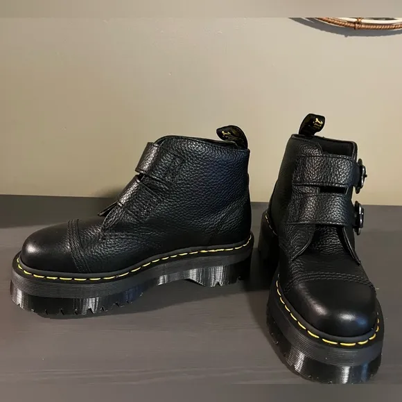 DR. Martens Devon Flower Quad Boots NWOB