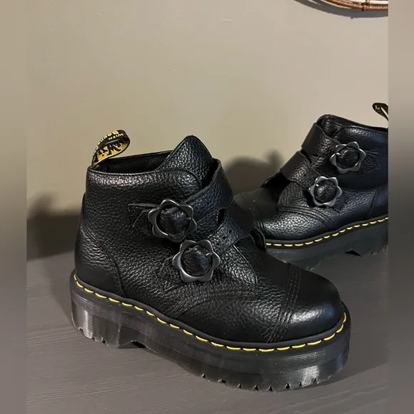 DR. Martens Devon Flower Quad Boots NWOB