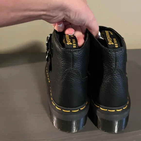 DR. Martens Devon Flower Quad Boots NWOB