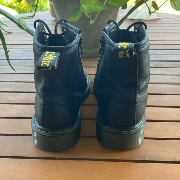 Dr. Martens Junior Softy T leather lace up boots iconic classic black leather