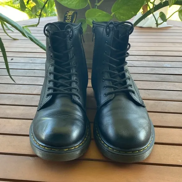 Dr. Martens Junior Softy T leather lace up boots iconic classic black leather