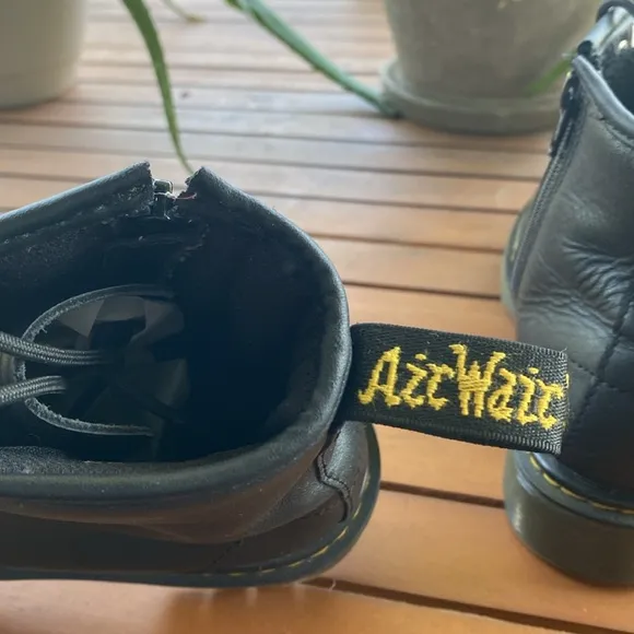 Dr. Martens Junior Softy T leather lace up boots iconic classic black leather
