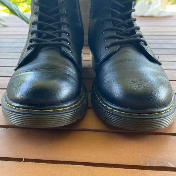 Dr. Martens Junior Softy T leather lace up boots iconic classic black leather
