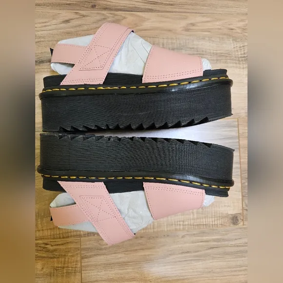 Dr. Martens VOSS WOMEN'S LEATHER STRAP PLATFORM SANDALS, size US 8
