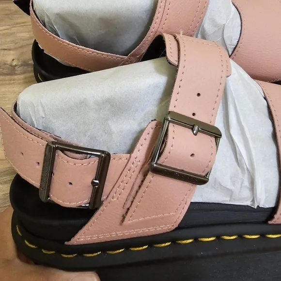 Dr. Martens VOSS WOMEN'S LEATHER STRAP PLATFORM SANDALS, size US 8