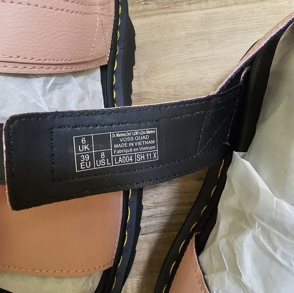 Dr. Martens VOSS WOMEN'S LEATHER STRAP PLATFORM SANDALS, size US 8
