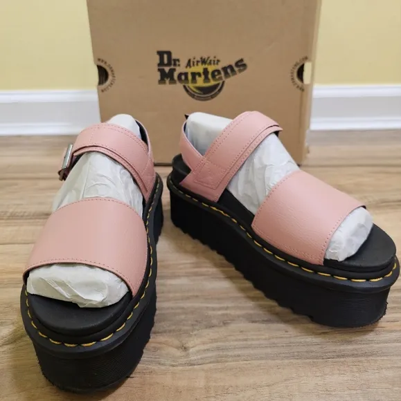 Dr. Martens VOSS WOMEN'S LEATHER STRAP PLATFORM SANDALS, size US 8