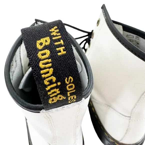 Dr. Martens Women’s White Leather Zavala 8 Eye Lace Up Combat Boots Size 7