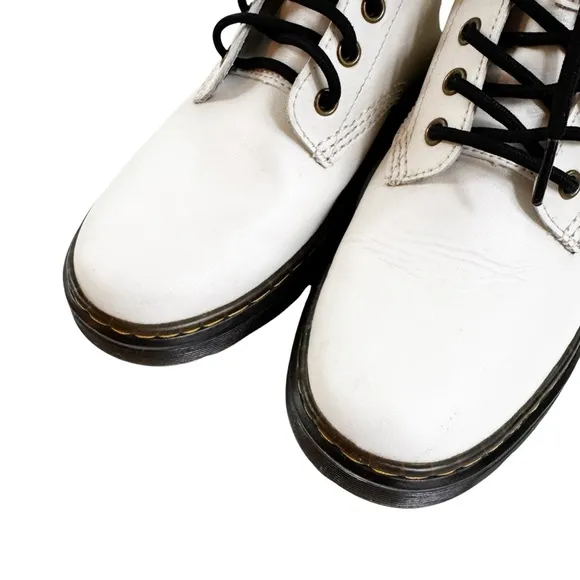 Dr. Martens Women’s White Leather Zavala 8 Eye Lace Up Combat Boots Size 7