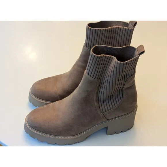 DV by Dolce Vita Brown Faux Suede Chunky Platform Lug Sole Chelsea Boots Knit 9