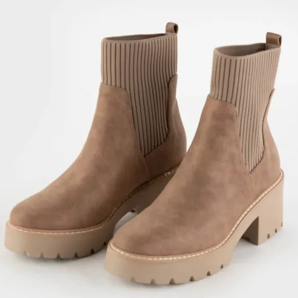 DV by Dolce Vita Brown Faux Suede Chunky Platform Lug Sole Chelsea Boots Knit 9