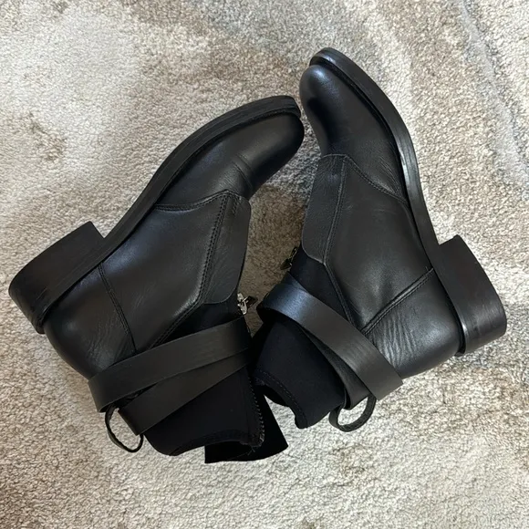 EllE Black Combat Moto Boots with Dual Zipper Design, US8