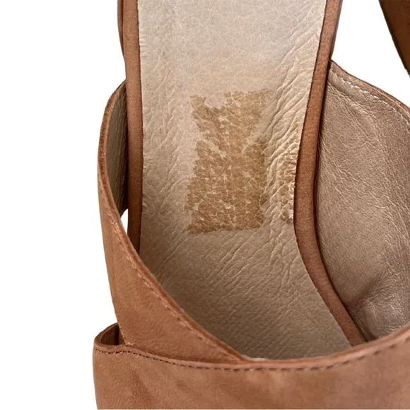 EUC Eileen Fisher Leather Heeled Sandals Size 9