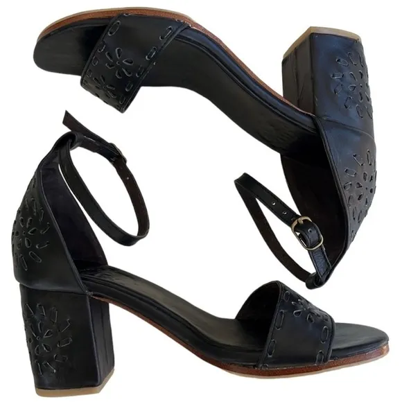 EUC ELF Leather Heeled Whipstitch Sandals Black Size 7.5