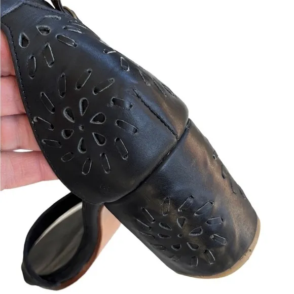 EUC ELF Leather Heeled Whipstitch Sandals Black Size 7.5